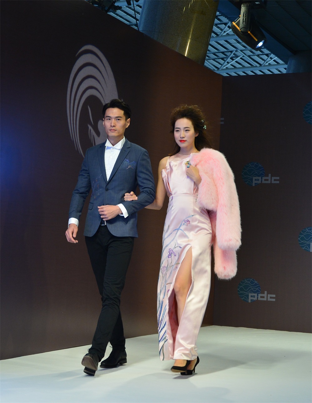 开幕首秀——苏绣依香 开幕首秀——苏绣依香